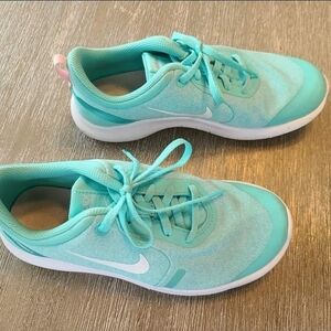 Girls Size 5 Nike Kids' Aqua Sneakers